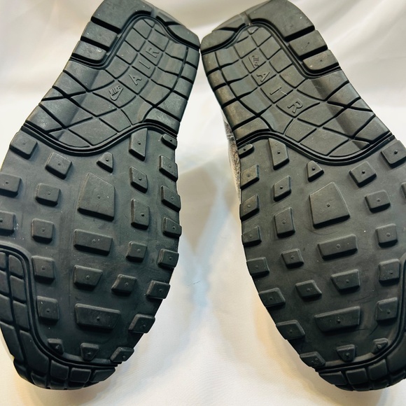 Nike Air Max 1SE Running Trainers    Like New Condition - Picture 6 of 10